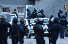 Les forces de police arrivent pour perquisitionner la petite cité Ozanam de Carcassonne où résidait Radouane Lakdim, l'auteur de la prise d'otages meurtrière à Trèbes, le 23 mars 2018"On est en état d
