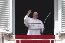 Le pape François place Saint-Pierre, le 11 mars 2018 au Vatican, à Rome