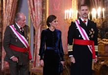 L'ancien roi d'Espagne Juan Carlos Ier, qui vient de fêter ses 80 ans, est réapparu samedi 6 janvier publiquement auprès de son fils Felipe VI, lors d'une cérémonie militaire à Madrid.