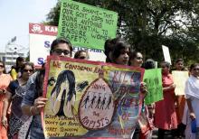 Des étudiants indiens manifestent à Jalandhar, le 16 avril 2018, contre les accusés du viol et du meurtre d'une fillette au Jammu et Cachemire