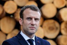 Emmanuel Macron lors de la visite d'une scierie à Saulxures-sur-Moselotte (Vosges) le 18 avril 2018.