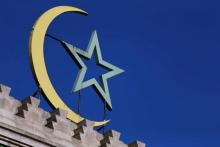 Le croissant et l'étoile de l'Islam sur le toit de la Grande Mosquée de Paris, le 26 mai 2017 à Paris