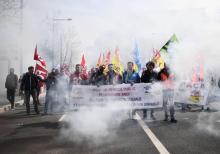 Des cheminots grévistes manifestent à Marseille le 13 avril 2018