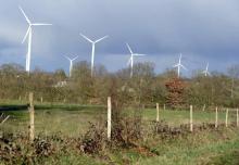 "Certains projets nécessitent du temps: une ferme éolienne ne se fabrique pas en deux semaines", relève Stéphane Marciel, de Société Générale CIB