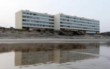 L'immeuble "Le Signal" de Soulac-sur-mer en Gironde, victime de l'érosion marine, le 21 mars 2015