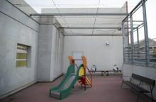 Une aire de jeu du centre de rétention du Canet à Marseille, le 18 novembre 2017