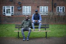 Abdi Mohammed (G) et Anthon Dinnall (D), mentors au sein de l'association de lutte contre les gangs Key4Life, dans l'ouest de Londres, le 4 avril 2018