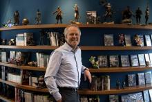 Yves Guillemot, PDG et fondateur de l'éditeur de jeux vidéo Ubisoft au siège du groupe Ubisoft à Montreuil, près de Paris, le 5 avril 2018 L'éditeur vise 5 milliards de joueurs d'ici 10 ans