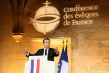 Emmanuel Macron prononce un discours devant la Conférence des évêques au collège des Bernardins à Paris le 9 avril 2018