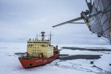 Photo distribuée par la Marine argentine le 11 mars 2018 montrant le brise-glace argentin ARA Almirante Irizaran dans l'Antarctique