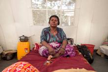Une victime d'une fistule à Madagascar, posant le 20 mars 2018 dans un centre où elle a été opérée