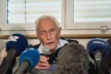 Un scientifique australien de 104 ans a poussé la chansonnette devant des journalistes en leur annonçant qu'il attendait avec impatience de pouvoir enfin se donner la mort dans une clinique suisse d'i