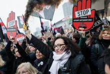 Manifestation en faveur de l'avortement devant le Parlement polonais, le 23 mars 2018 à Varsovie