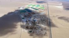Usine de traitement du minerai de la Société chimique et minière du Chili, sur le salar d'Atacama, un des plus grand gisement du monde de lithium