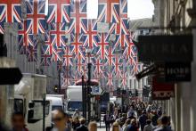 Des drapeaux accrochés le long de Regent Street à Londres, avant le mariage royal