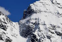 Le guide qui avait été pris vendredi sur la commune d'Entraunes (Alpes-Maritimes) dans une avalanche au cours de laquelle quatre des cinq randonneurs à ski qu'il encadrait avaient péri, a été remis en