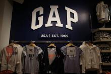Gap has apologised for what it says was the "unintentional" mistake of producing a T-shirt that shows mainland China but omits Taiwan