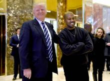 Le rappeur Kanye West et Donald Trump, alors président américain élu, le 13 décembre 2016 à la Trump Tower à New York