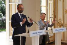 Le Premier ministre Édouard Philippe et la ministre des Transports Élisabeth Borne reçoivent les syndicats de cheminots à Matignon, le 7 mai 2018 à Paris