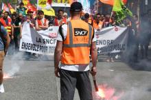 Des manifestants contre la réforme de la SNCF le 19 avril 2018 à Toulouse
