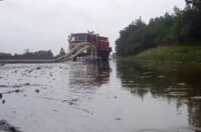 Les pluies diluveinnes ont endommagé la route à Vernou-sur-Brenne (Indre-et-Loire)le 11 juin 2018.