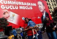 Le portrait du président turc Recep Tayyip Erdogan, candidat à la présidentielle, le 19 juin 2018 à Istanbul