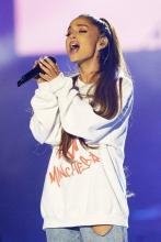 La chanteuse américaine Ariana Grande donne un concert à Manchester, le 4 juin 2017, en hommage aux 