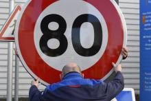 Plus d'un millier de motards se sont rassemblés samedi à Caen pour protester contre la limitation de la vitesse à 80 km/h sur les routes secondaires qui entrera en vigueur au 1er juillet