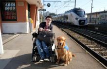 Kevin Fermine, 25 ans, atteint du "syndrome de Little" (dégénérescence des neurones) et en fauteuil 