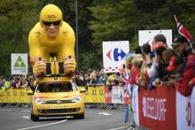Un des véhicules publicitaires de la "caravane" du Tour de France lors de la 1re étape, le 1er juill