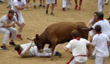 Premier lâcher de taureaux des fêtes de la San Fermin à Pampelune, en Espagne, le 7 juillet 2018