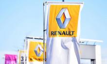 L'action Renault chute de 4% à la Bourse de Paris. Ci-contre, le logo du constructeur apposé sur des
