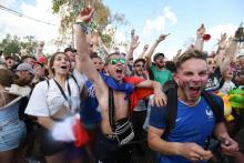Des supporteurs regardent le match opposant l'équipe de France à l'Uruguay, sur le site du festival des Eurockéennes de Belfort, à Belfort, le 06 juillet 2018