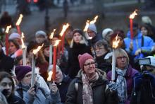 Des personnes rassemblées à Stockholm pour soutenir le mouvement #metoo et pour les victimes de violences sexuelles, le 14 janvier 2018