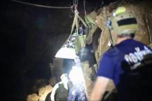 Capture d'image d'une vidéo diffusée par la marine royale thaïlandaise, le 11 juillet 2018, montrant les opérations de secours des 12 enfants bloqués dans une grotte avec leur entraîneur de football