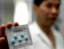Vingt ans après le lancement du Viagra, le laboratoire pharmaceutique Pfizer est toujours à la recherche d'un autre médicament capable de lui rapporter des milliards de dollars et de séduire un large 