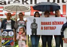 Des habitants de Sarajevo et de Banja Luka manifestent pour obtenir justice et vérité sur la mort de David Dragicevic, un étudiant en informatique, le 15 mai 2018 à Sarajevo
