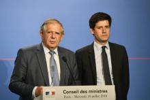 Le ministre de la Cohésion des territoires Jacques Mézard et le secrétaire d'Etat auprès du ministre, Julien Denormandie, à l'Elysée, le 18 juillet 2018