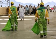 Des employés de nettoyage à l'oeuvre le 22 août 2018 à La Mecque où le hajj a attiré plus de deux millions de pèlerins cette année