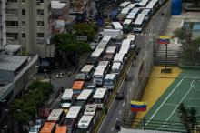 Des chauffeurs de bus ont bloqué la circulation d'une importante avenue de Caracas le 3 août 2018 de agosto de 2018, contre la pénurie et le coût élevé des pièces de rechange