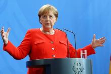 La chancelière allemande, Angela Merkel - ici le 5 juillet 2018 à Berlin - s'est dite "prête" à envisager une baisse généralisée des taxes sur l'automobile afin de désamorcer le conflit commercial ent