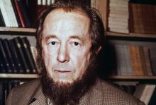 L'écrivain russe Alexandre Soljenitsyne, le 4 janvier 1975 à Paris