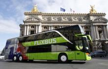 Autobus de la société allemande FlixBus devant le Palais Garnier, le 19 mai 2015 à Paris