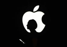 Apple est devenue jeudi la première société privée au monde à atteindre le cap des 1.000 milliards de dollars à Wall Street