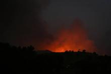 Les flammes proches du village de Monchique, dans l'Algarve, au Portugal le 4 août 2018