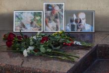 Un hommage aux journalistes russes Alexander Rastorguyev, Kirill Radchenko et Orkhan Dzhemal, récemment abattus en Centrafrique, le 1er août 2018 devant la "Central House of Journalists" à Moscou