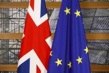 Les drapeaux britannique et européen placés à l'occasion d'une rencontre entre la Première ministre 