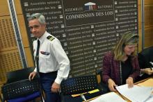 Le colonel Lionel Lavergne et la députée Yaël Braun-Pivet à la commission des Lois à l'Assemblée nationale à Paris, le 25 juillet 2018