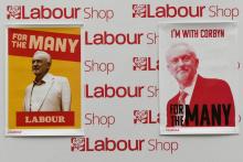 Affiches du parti d'opposition britannique, le Labour, à Liverpool, dans le nord-ouest de l'Angleterre, le 24 septembre 2018
