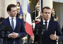 Le président Emmanuel Macron (d) et le chancelier autrichien Sebastian Kurz lors d'une rencontre à l'Elysée, le 17 septembre 2018 à Paris